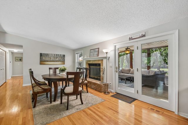 6511 SANDS Road, Crystal Lake, IL 60014