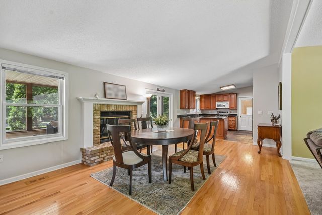 6511 SANDS Road, Crystal Lake, IL 60014