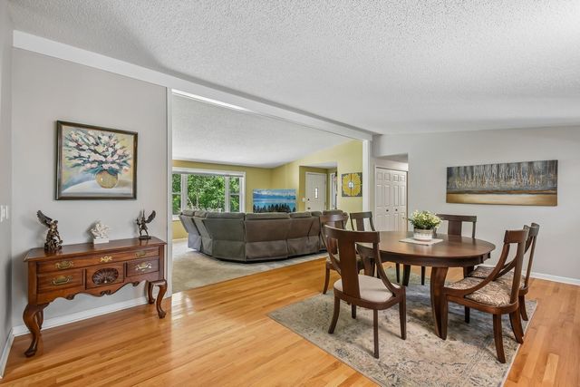 6511 SANDS Road, Crystal Lake, IL 60014