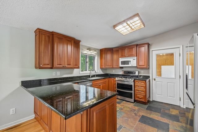 6511 SANDS Road, Crystal Lake, IL 60014