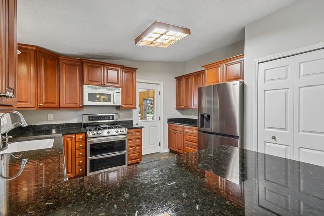 6511 SANDS Road, Crystal Lake, IL 60014