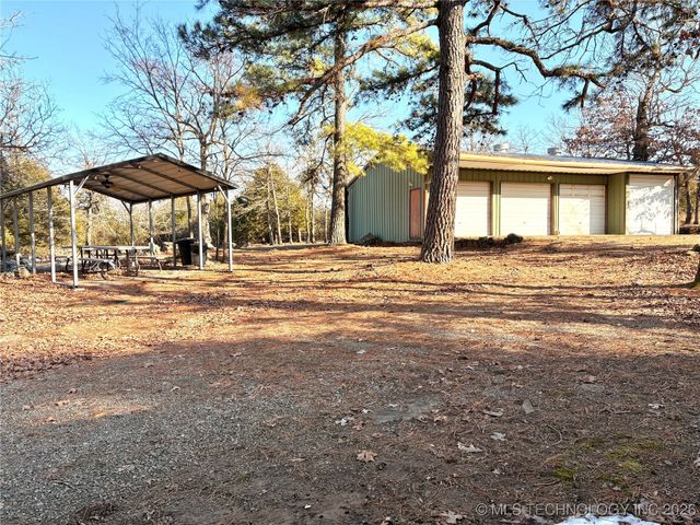 979 County Line Road, Eufaula, OK 74432
