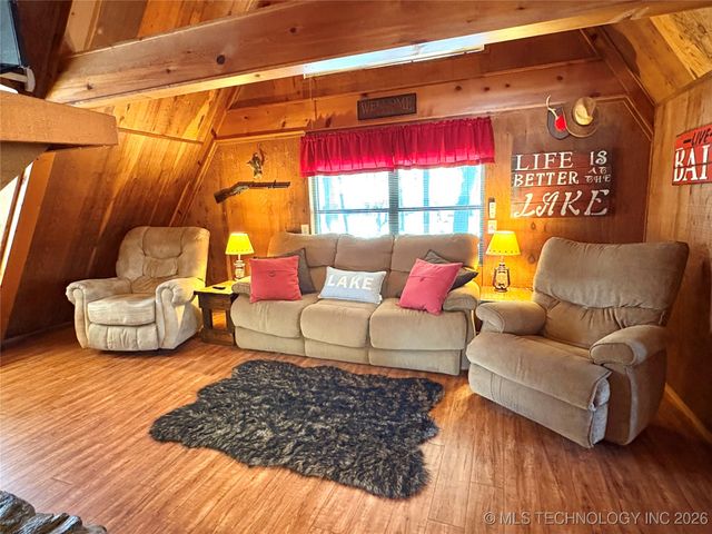 979 County Line Road, Eufaula, OK 74432