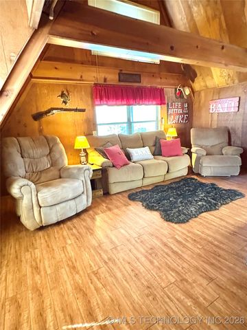 979 County Line Road, Eufaula, OK 74432