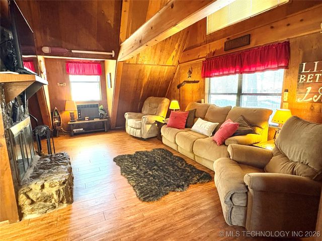 979 County Line Road, Eufaula, OK 74432