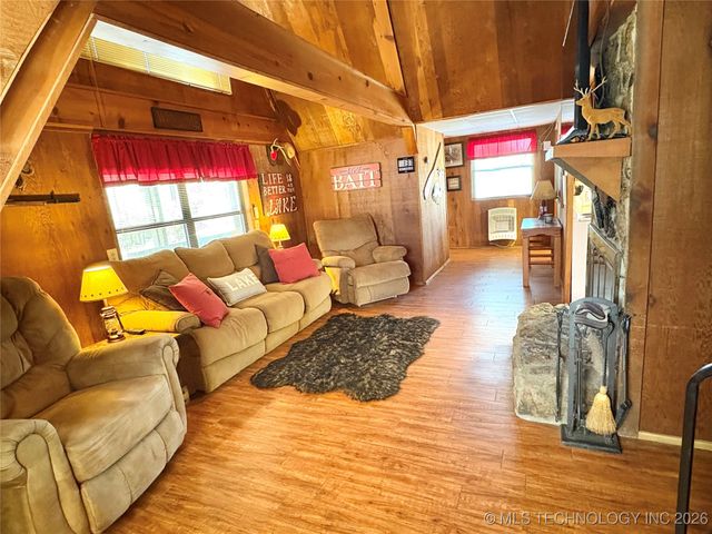 979 County Line Road, Eufaula, OK 74432