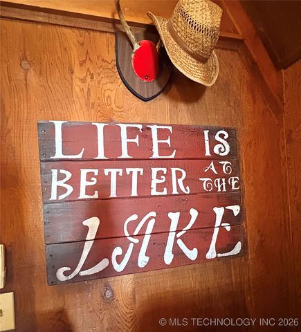 979 County Line Road, Eufaula, OK 74432