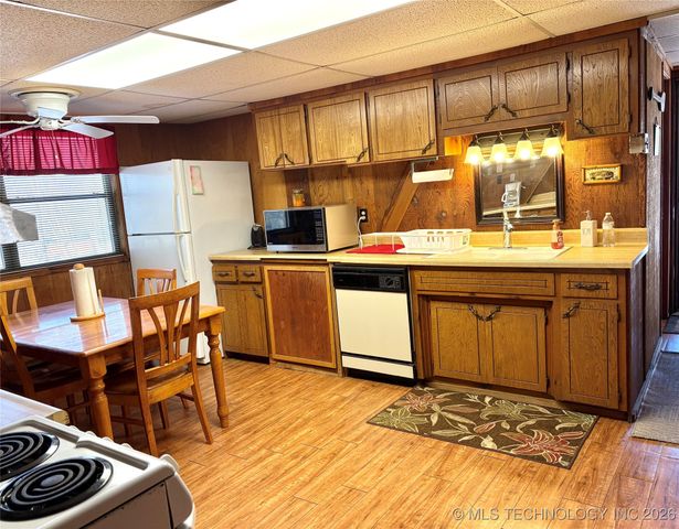 979 County Line Road, Eufaula, OK 74432