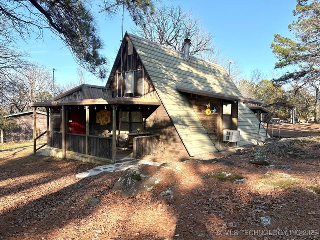 979 County Line Road, Eufaula, OK 74432