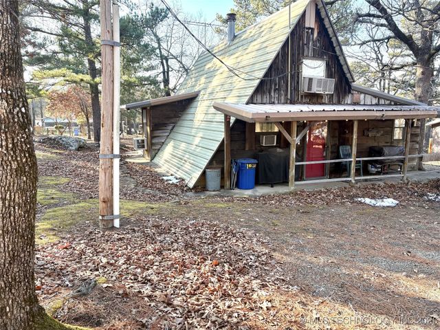 979 County Line Road, Eufaula, OK 74432