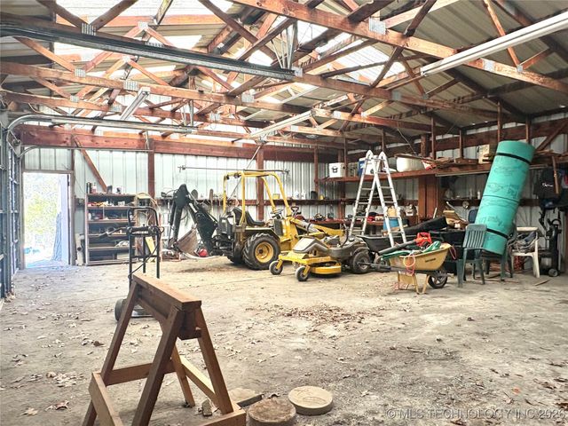 979 County Line Road, Eufaula, OK 74432