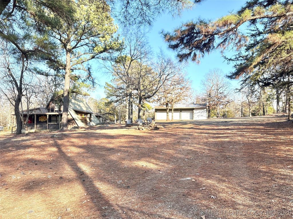 979 County Line Road, Eufaula, OK 74432