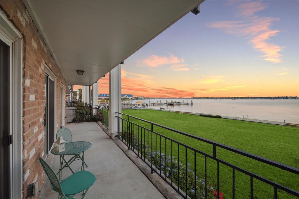 3535 Nasa Parkway 107, Seabrook, TX 77586