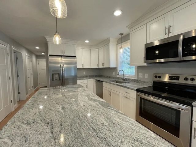 85 Purchase St, Carver, MA 02330