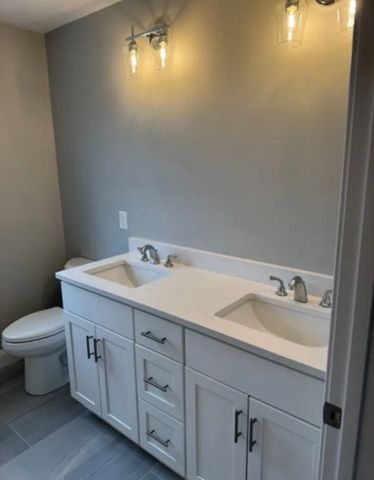 85 Purchase St, Carver, MA 02330