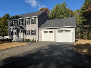 85 Purchase St, Carver, MA 02330
