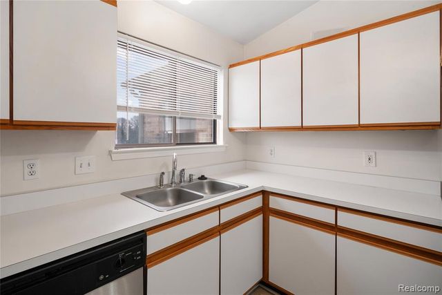 42789 Lilley Pointe Drive, Canton, MI 48187