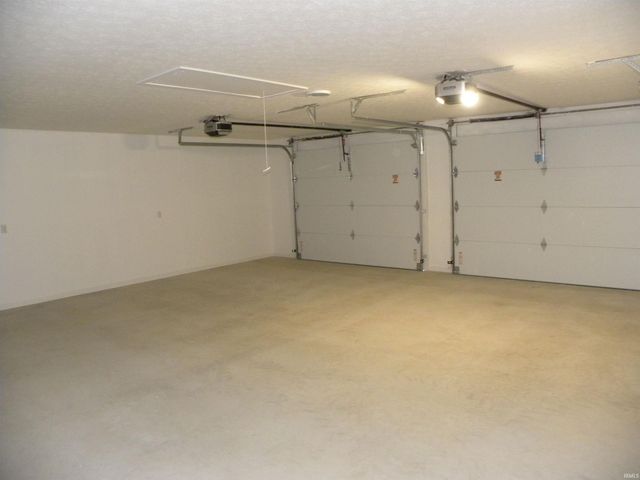 752 W Thornridge Way, Spencer, IN 47460