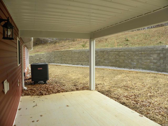 752 W Thornridge Way, Spencer, IN 47460