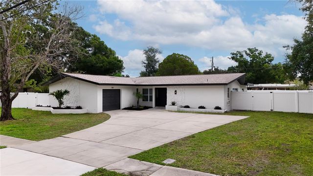7811 47TH STREET N, Pinellas Park, FL 33781