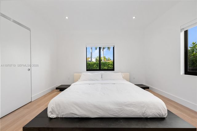 900 W 47th Ct, Miami Beach, FL 33140