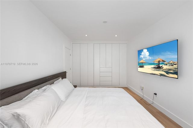 900 W 47th Ct, Miami Beach, FL 33140