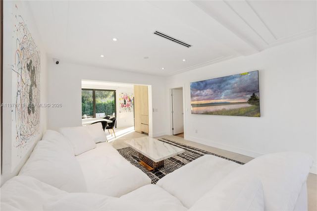 900 W 47th Ct, Miami Beach, FL 33140