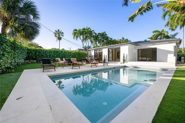 900 W 47th Ct, Miami Beach, FL 33140