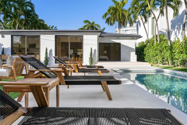 900 W 47th Ct, Miami Beach, FL 33140