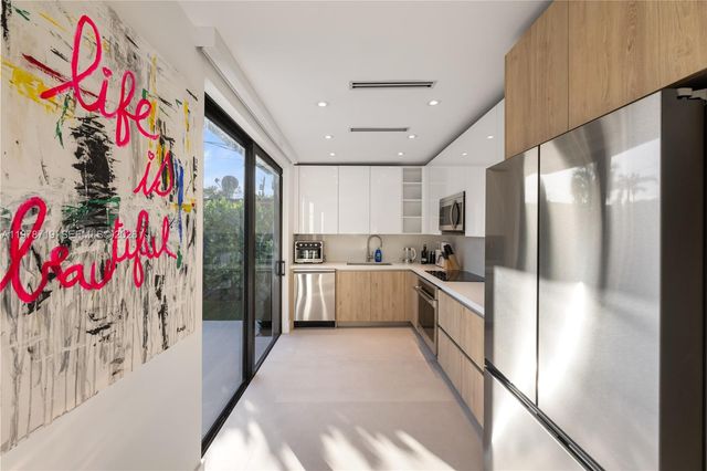 900 W 47th Ct, Miami Beach, FL 33140