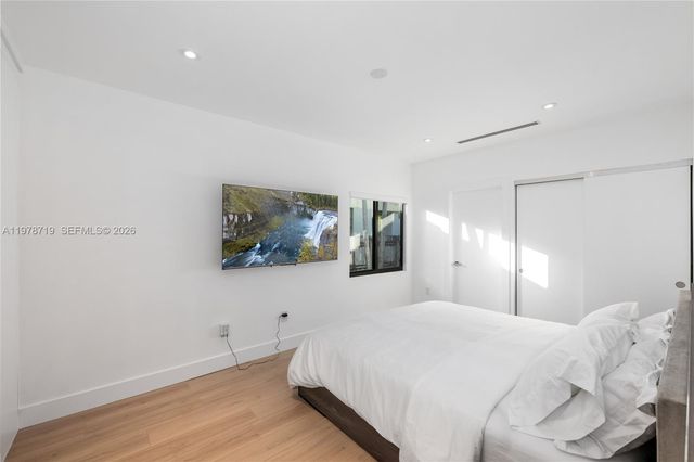 900 W 47th Ct, Miami Beach, FL 33140