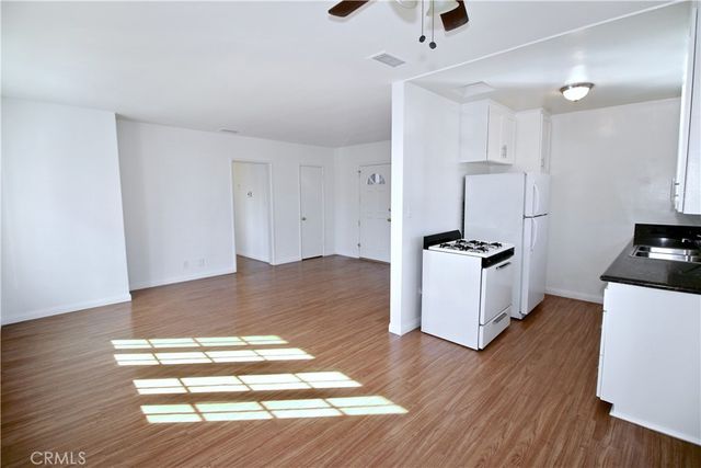 6951 Simpson Avenue 12, North Hollywood, CA 91605