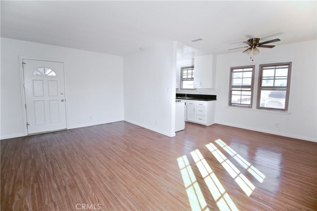 6951 Simpson Avenue 12, North Hollywood, CA 91605