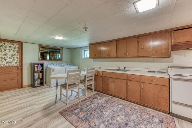 722 Rose Lane, Mount Carmel, TN 37645