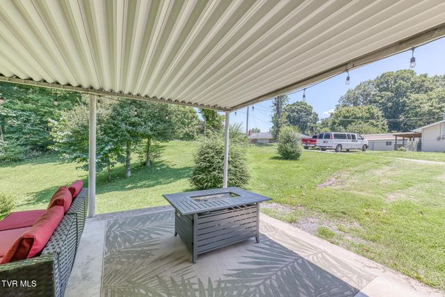 722 Rose Lane, Mount Carmel, TN 37645
