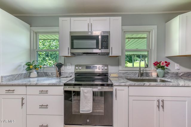 722 Rose Lane, Mount Carmel, TN 37645