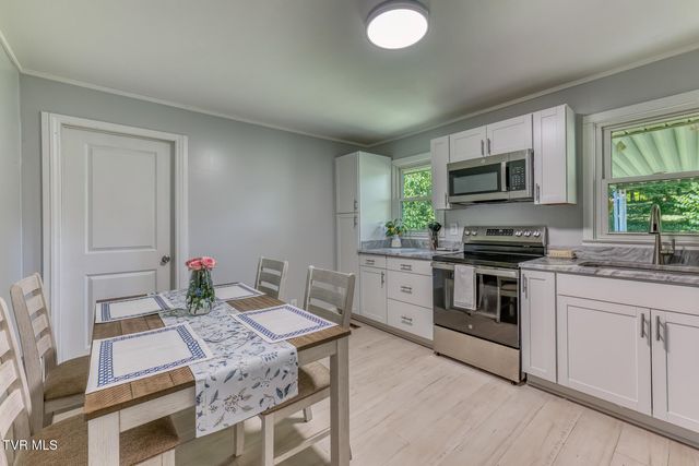722 Rose Lane, Mount Carmel, TN 37645