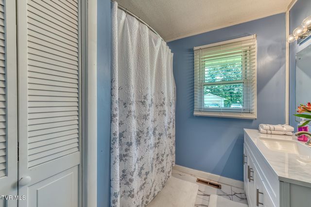 722 Rose Lane, Mount Carmel, TN 37645