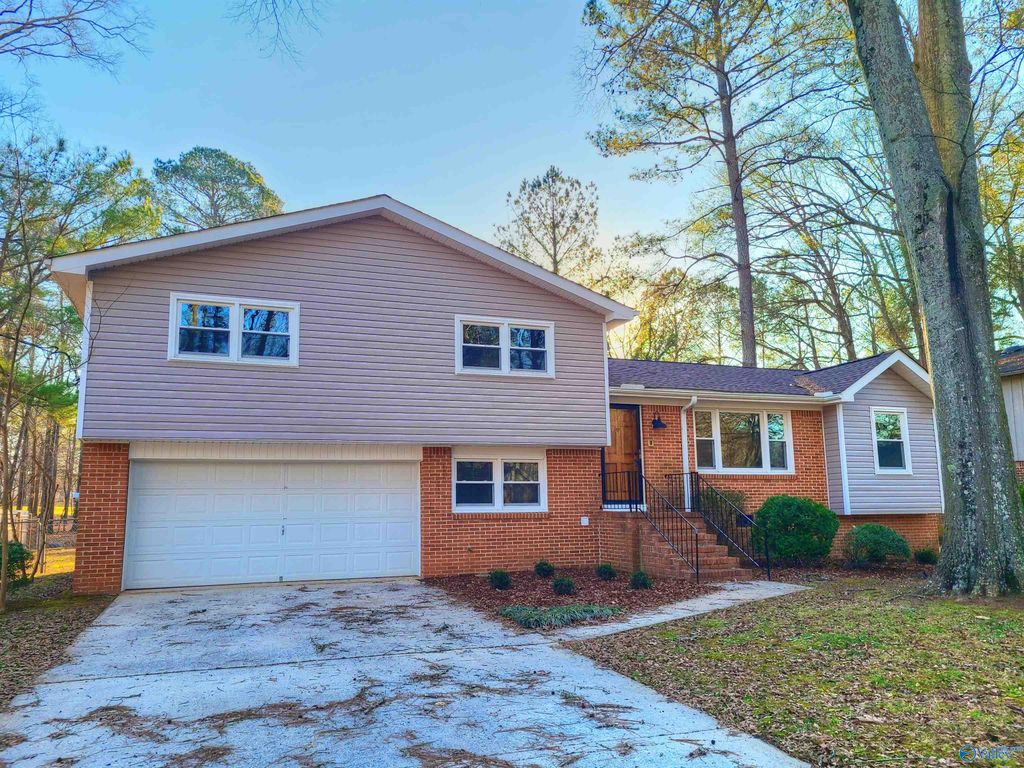 6612 Robinhood Lane, Huntsville, AL 35806