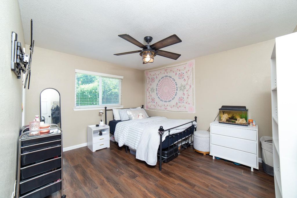 Image 19 of property listing at 5438 W Sample Avenue, Fresno, CA 93722