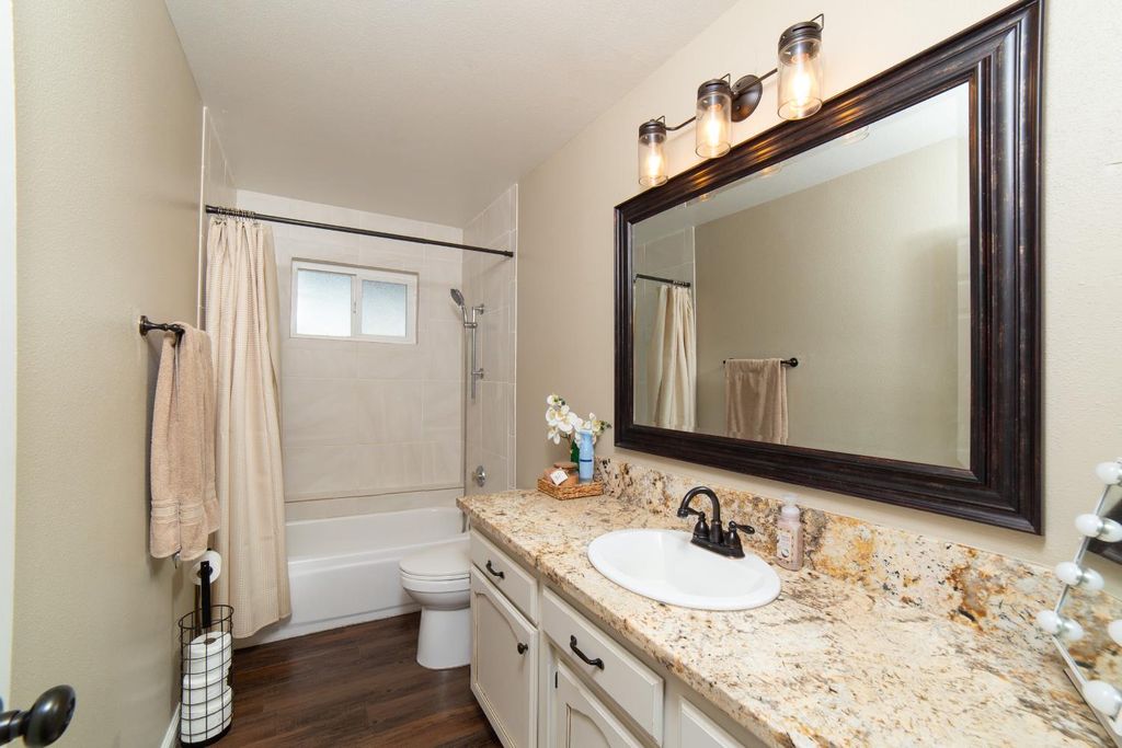 Image 21 of property listing at 5438 W Sample Avenue, Fresno, CA 93722