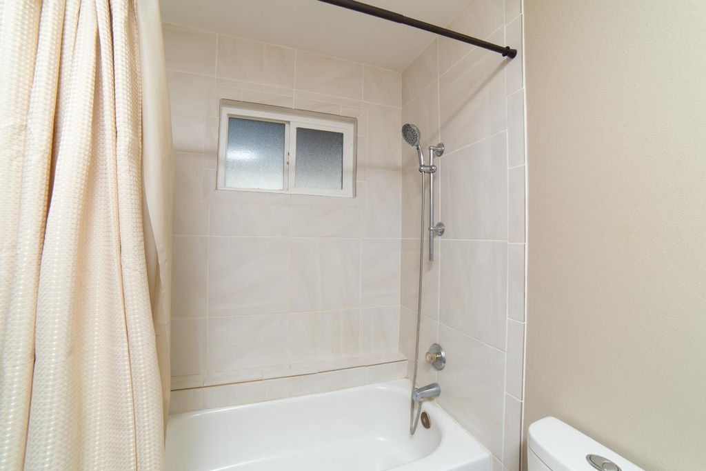 Image 22 of property listing at 5438 W Sample Avenue, Fresno, CA 93722