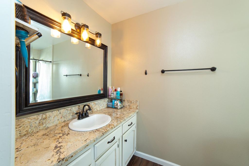 Image 26 of property listing at 5438 W Sample Avenue, Fresno, CA 93722