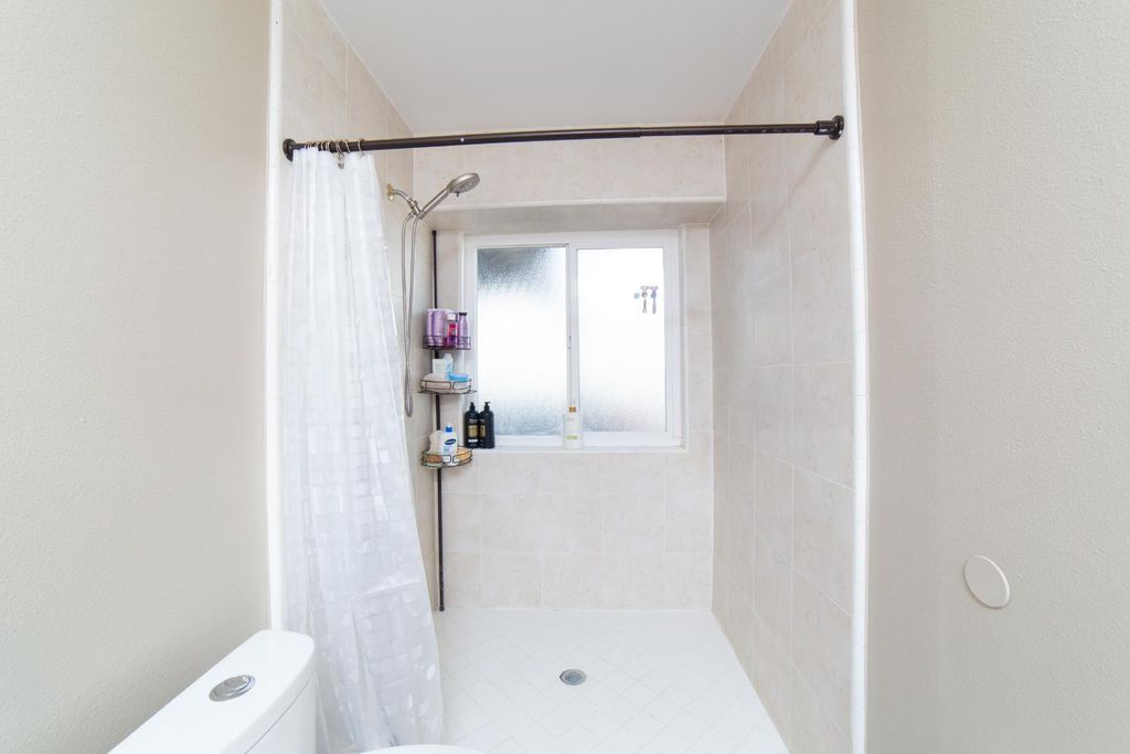 Image 27 of property listing at 5438 W Sample Avenue, Fresno, CA 93722