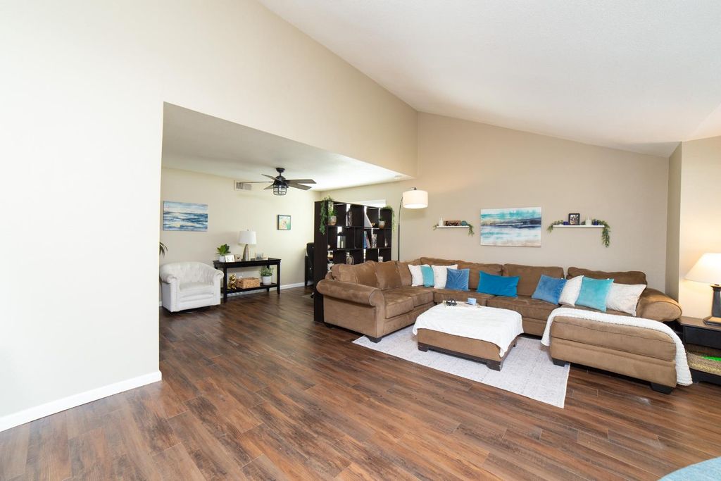 Image 3 of property listing at 5438 W Sample Avenue, Fresno, CA 93722