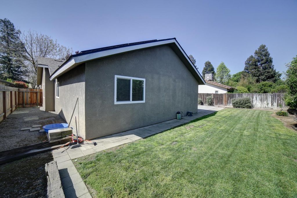 Image 35 of property listing at 5438 W Sample Avenue, Fresno, CA 93722