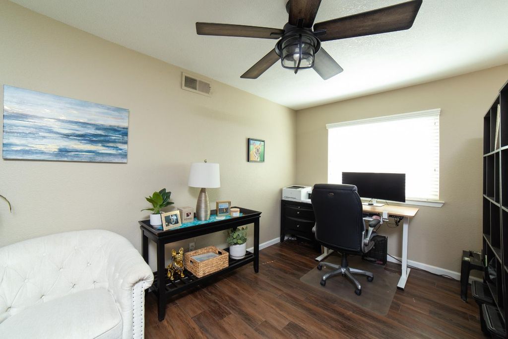 Image 6 of property listing at 5438 W Sample Avenue, Fresno, CA 93722