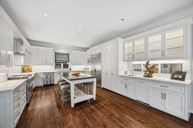 2249 Pelham Drive, Houston, TX 77019