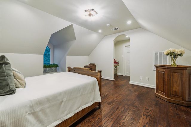 2249 Pelham Drive, Houston, TX 77019