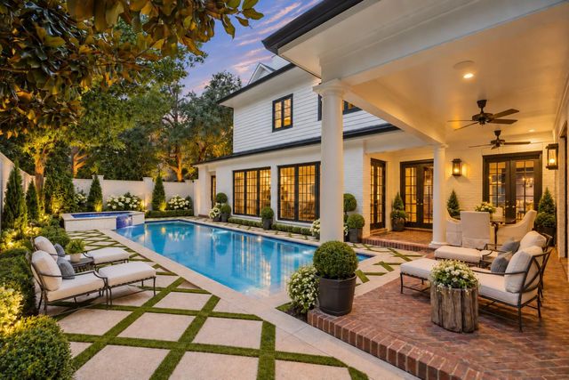 2249 Pelham Drive, Houston, TX 77019